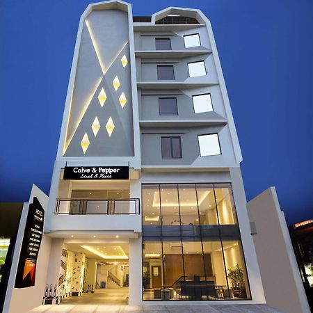 Yellow Star Gejayan Hotel Джокьякарта Экстерьер фото