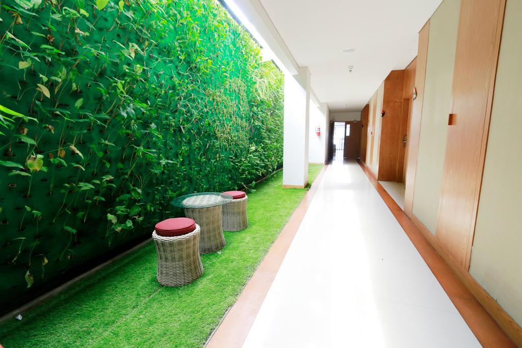 Yellow Star Gejayan Hotel Джокьякарта Экстерьер фото