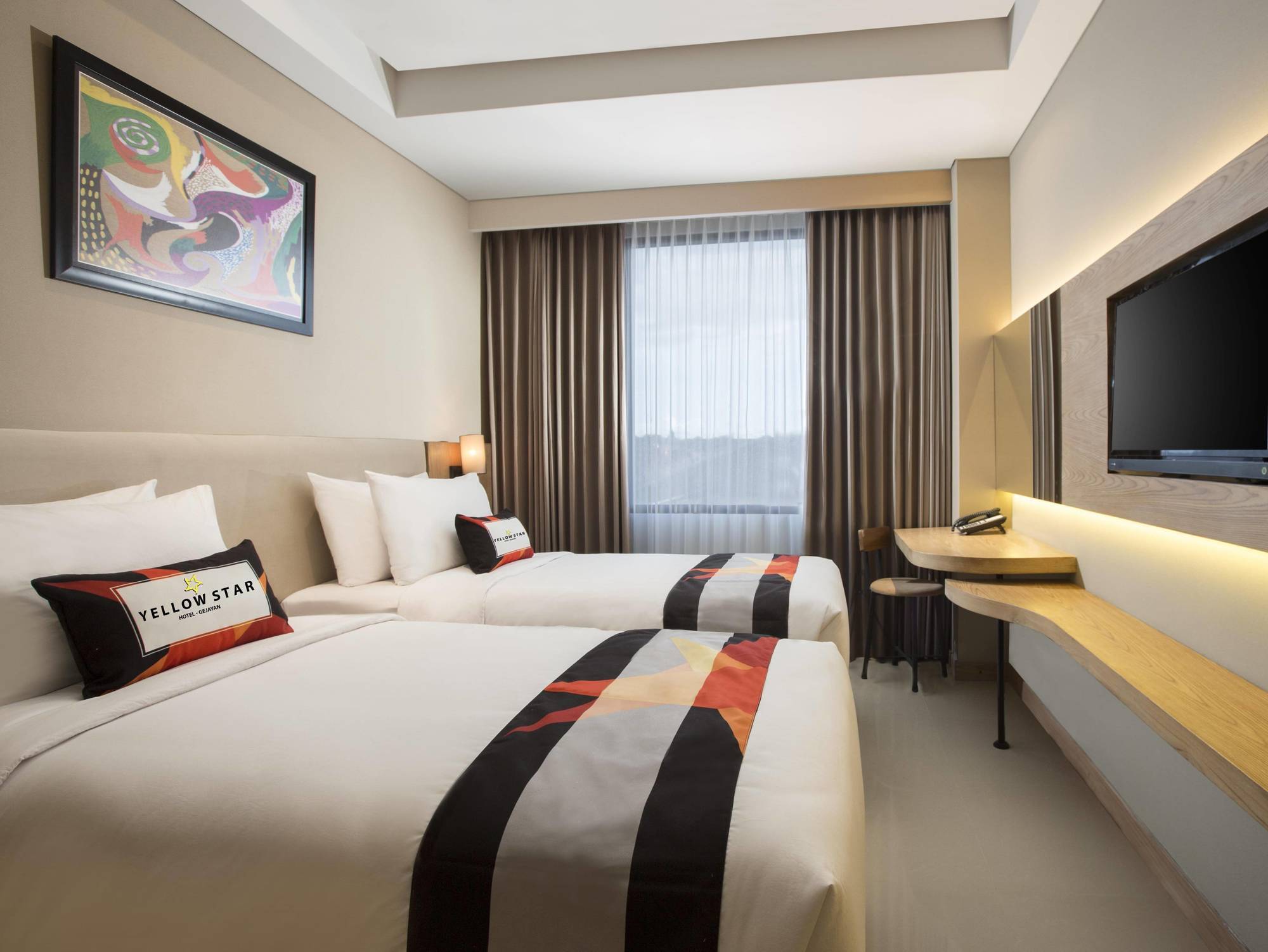 Yellow Star Gejayan Hotel Джокьякарта Экстерьер фото